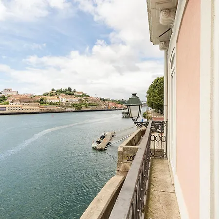 1872 River House By Olivia Konukevi 4*