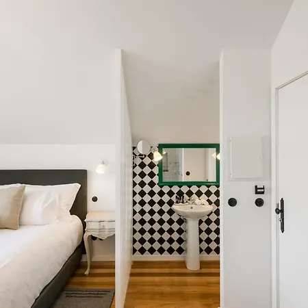 1872 River House By Olivia Konukevi Porto